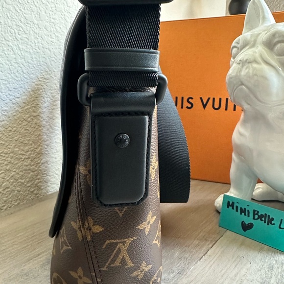 Louis Vuitton Monogram Magnetic Messenger Bag Canvas Crossbody - Picture 5 of 13